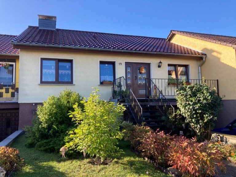 Bild... Stavenhagen Reihenhaus Am Stadtrand: Reihenhaus mit S�dterrasse und Garage - Kaminanschluss vorhanden....