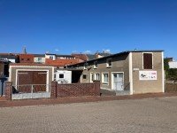 Hauptbild Vielseitig nutzbar: Reihenhaus mit Nebengebäude - Garage - Stellflächen überdacht