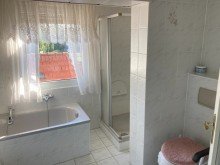 IMG_7475 Vielseitig nutzbar: Reihenhaus mit Nebengeb�ude - Garage - Stellfl�chen �berdacht