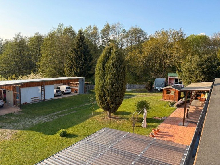 Bild... Basedow Mehrfamilienhaus Natur- und Wassern�he: Drei Wohnungen - Zwei Bungalows - Bootshaus - Ihr Platz zum Leben....