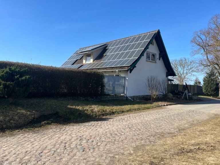 IMG_0034 Lindenberg Einfamilienhaus Kein Nachbar: Einfamilienhaus - Nebengeb�ude - Solaranlage mit 30 KWp - Platz f�r Ihre Ideen.....