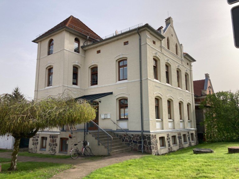 Bild... Malchin Dachgeschosswohnung Gro�e Dachgeschosswohnung - Einbauk�che - Keller - Stellpl�tze - Garten optional.....
