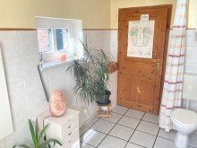 Bild... Freier Blick: Gem�tlicher Backsteinbau mit S�dterrasse - Solaranlage - Sauna....