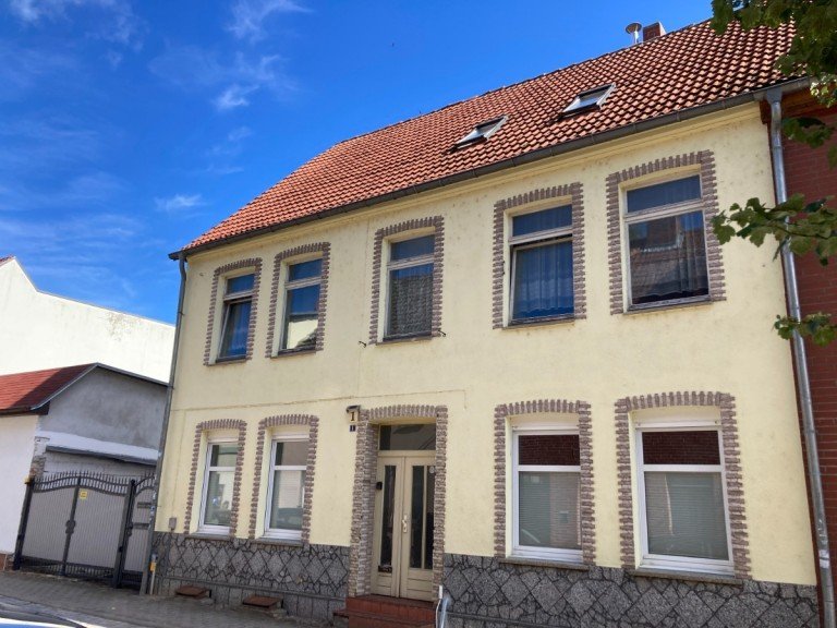 IMG_6704 Malchin Reihenendhaus Zentral: Stadthaus mit verschiedenen Nutzungsm�glichkeiten - Zufahrt - Nebengeb�ude....