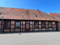 Hauptbild Urspr�nglicher Backsteinbau mit Blick auf Schloss Basedow und den Schlossteich...