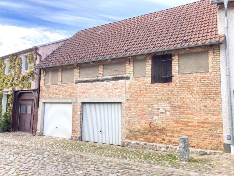 Zufahrt / Garagen Reihenhaus Neukalen