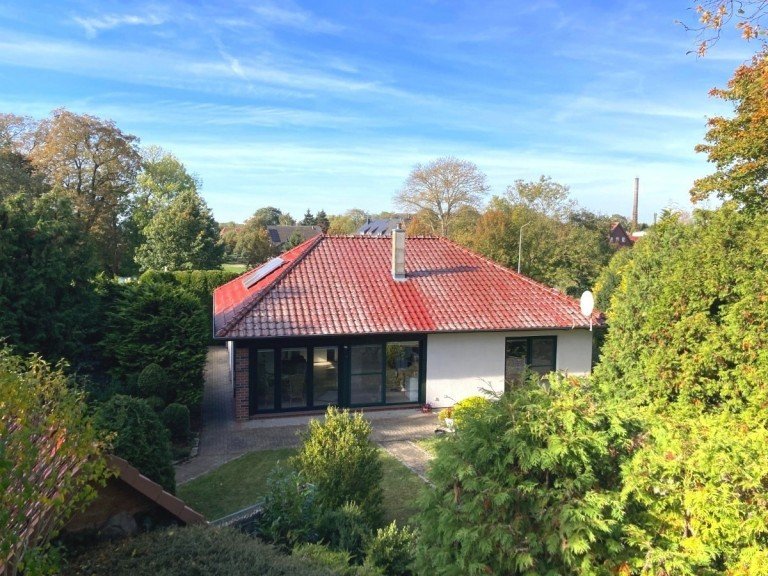 Bild... J�rgenstorf Einfamilienhaus Vielseitig: Ansprechender Bungalow - Grundst�ck ca. 8.000 m� - Nebengeb�ude individuell nutzbar.....
