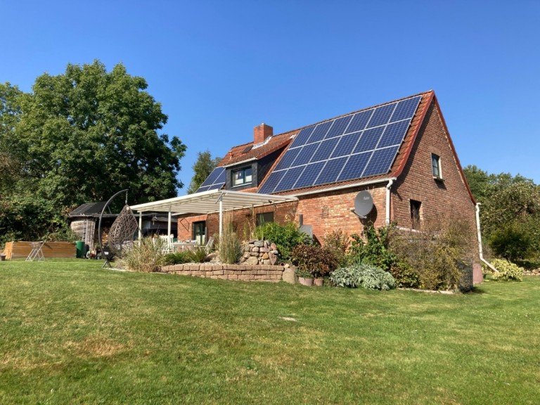 Bild... Lindenberg Einfamilienhaus Freier Blick: Gem�tlicher Backsteinbau mit S�dterrasse - Solaranlage - Sauna....