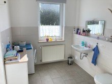 Bild... Viel Platz zum Leben: Gro�es Wohnhaus mit Backsteinanbau - vielseitig nutzbar....