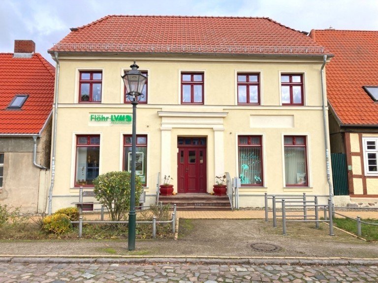 Ansicht Dargun Stadthaus Preis VB: Markantes Stadthaus - Wohnen und Gewerbe - vielseitig nutzbar.....
