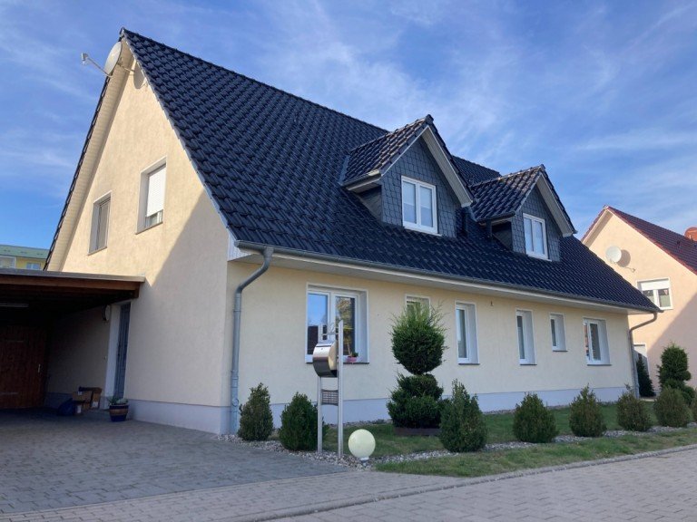 Bild... Waren Doppelhaush�lfte Vermietet: Moderne Haush�lfte mit Terrasse und Carport....