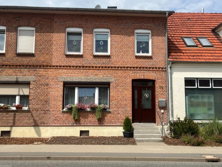 IMG_3073 Neukalen Reihenhaus Gepflegtes Stadthaus mit Freisitz und Garten - Einbauk�che - zwei B�der - Kachel�fen.....