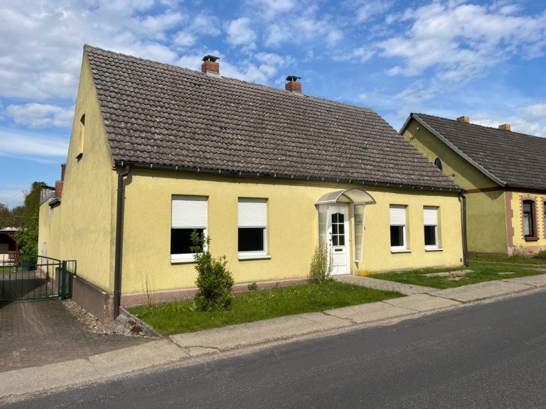 IMG_1856 Grammentin Einfamilienhaus Sofort nutzbar: Solides Einfamilienhaus - Einbauk�che - Kachel�fen - Nebengeb�ude - Carport....