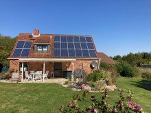 Bild... Freier Blick: Gem�tlicher Backsteinbau mit S�dterrasse - Solaranlage - Sauna....