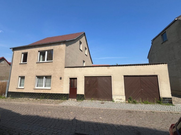 IMG_3209 Stavenhagen Einfamilienhaus Zentral: Gro�es Einfamilienhaus mit Potential - Grundst�ck ca. 500 m� - Nebengeb�ude und Garage....
