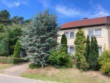 Bild... Am Ortsrand: Gro�e Haush�lfte mit zwei Vollgeschossen - Nebengeb�ude - Garage - Carport.....