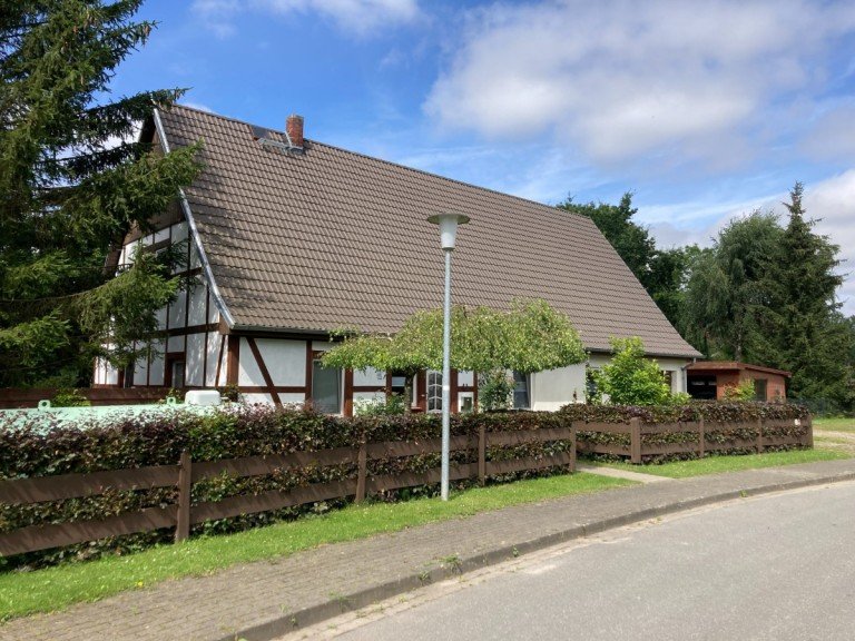 Bild... Gro� W�stenfelde - Vietschow Einfamilienhaus Wohnhaus mit Fachwerk - Traumgrundst�ck mit ca. 10.500 m� - Einbauk�che - Kaminofen - Carport....