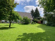 Bild... Wohnhaus mit Fachwerk - Traumgrundst�ck mit ca. 10.500 m� - Einbauk�che - Kaminofen - Carport....