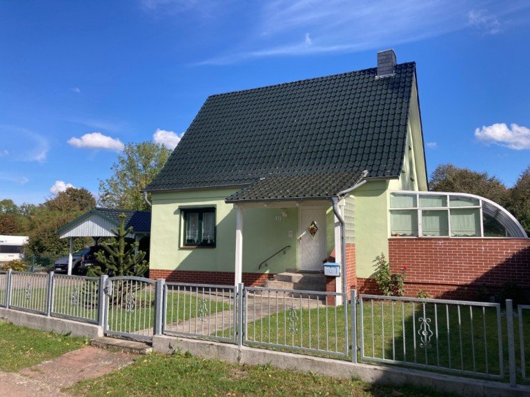 Bild... J�rgenstorf Einfamilienhaus Am Ortsrand: Einfamilienhaus mit Vollkeller - Wintergarten - Carport.....