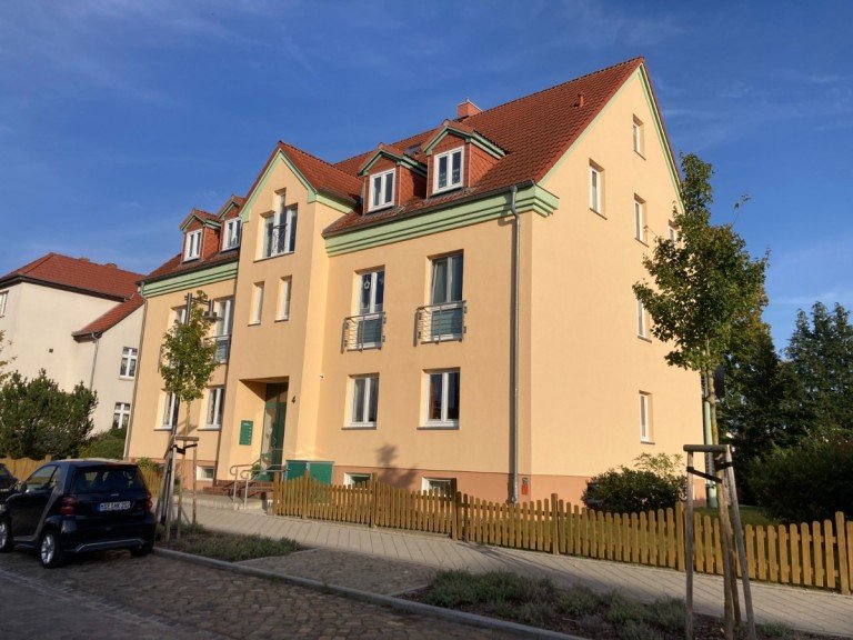 Bild... Stavenhagen Erdgeschosswohnung Zentral: Hochparterre - Balkon - Keller - Carport.....